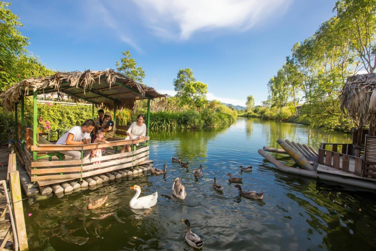 Promisedland Resort & Lagoon Shoufeng Exterior foto The lake at the park